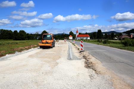 Izgradnja hodnika in kolesarske steze Cerknica  Dolenje Jezero 01 FOTO LJUBO VUKELIČ